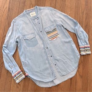 JACHS Girlfriend NewYork LightWash Chambray Collarless Shirt Aztec Print Details